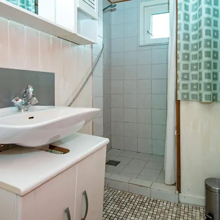 Seaside Escape With Amenities - By Traum Nyaraló